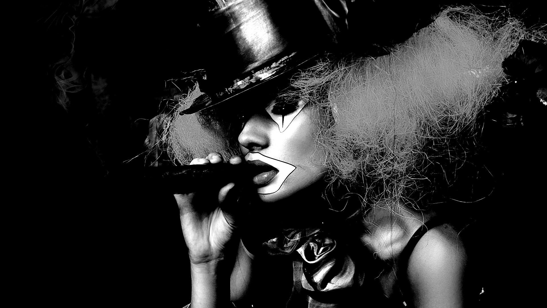 Девушка клоун курит сигару обои