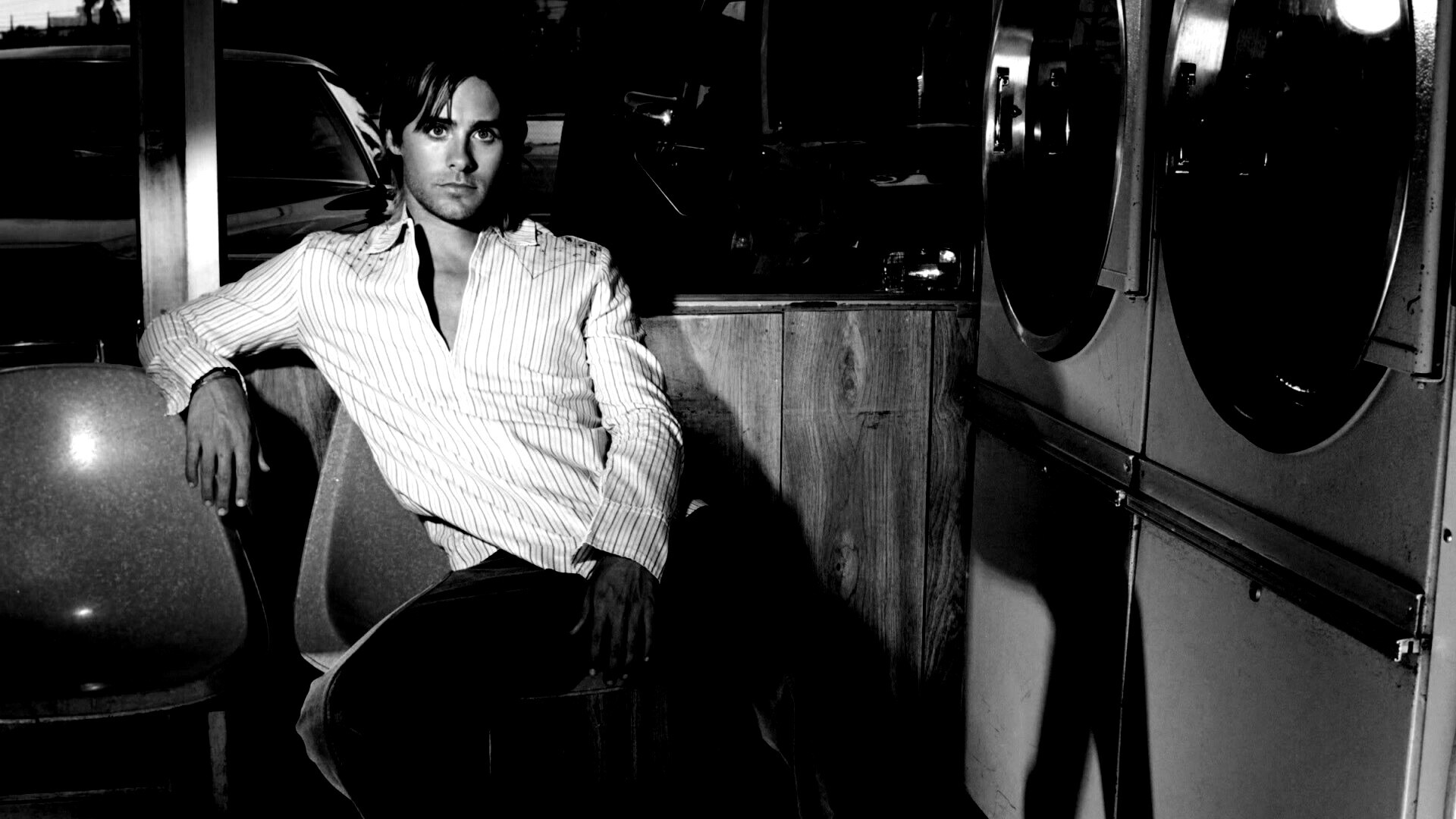 Джаред  Лето на стуле обои