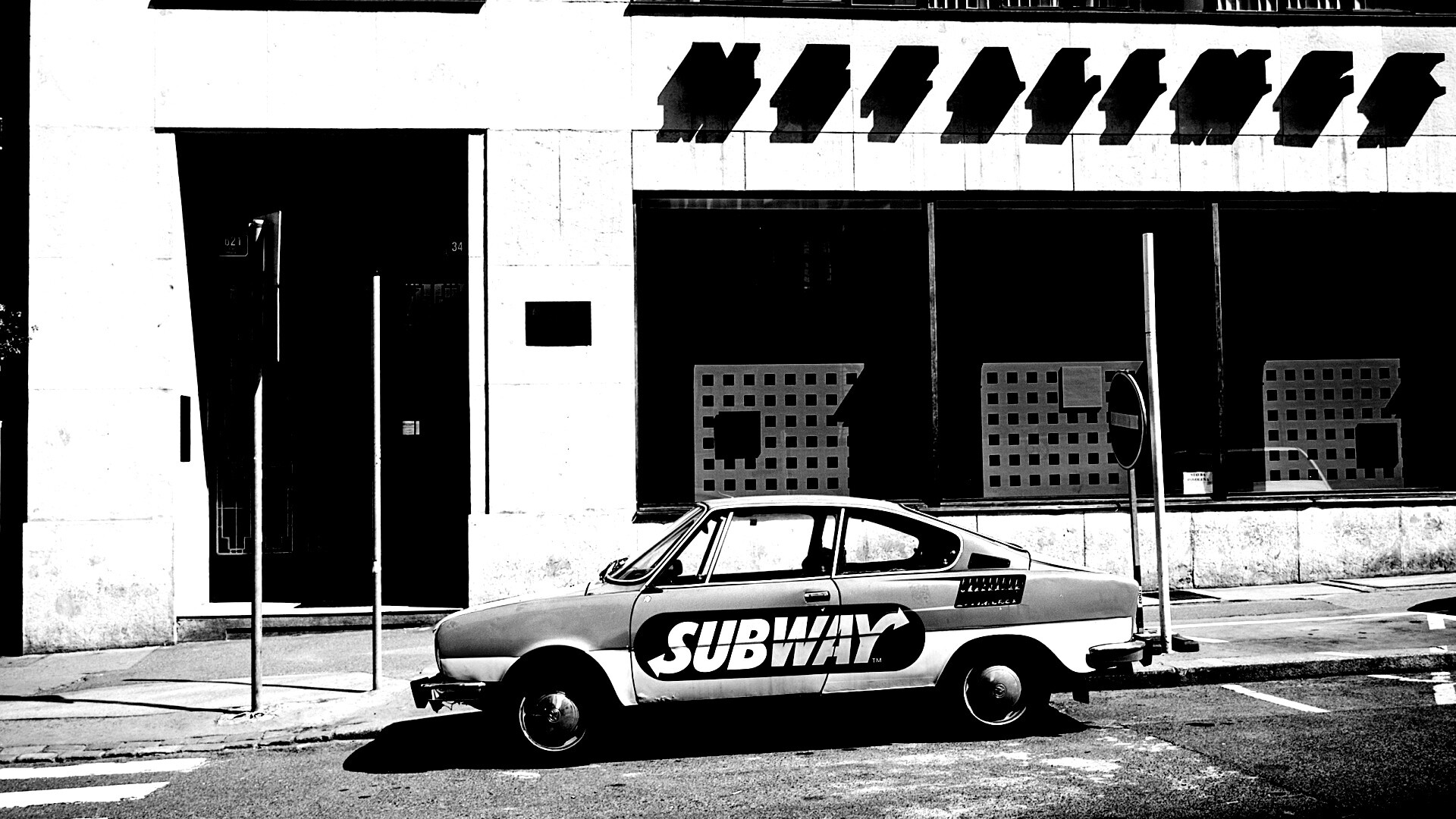 Реклама Subway на машине в Праге обои