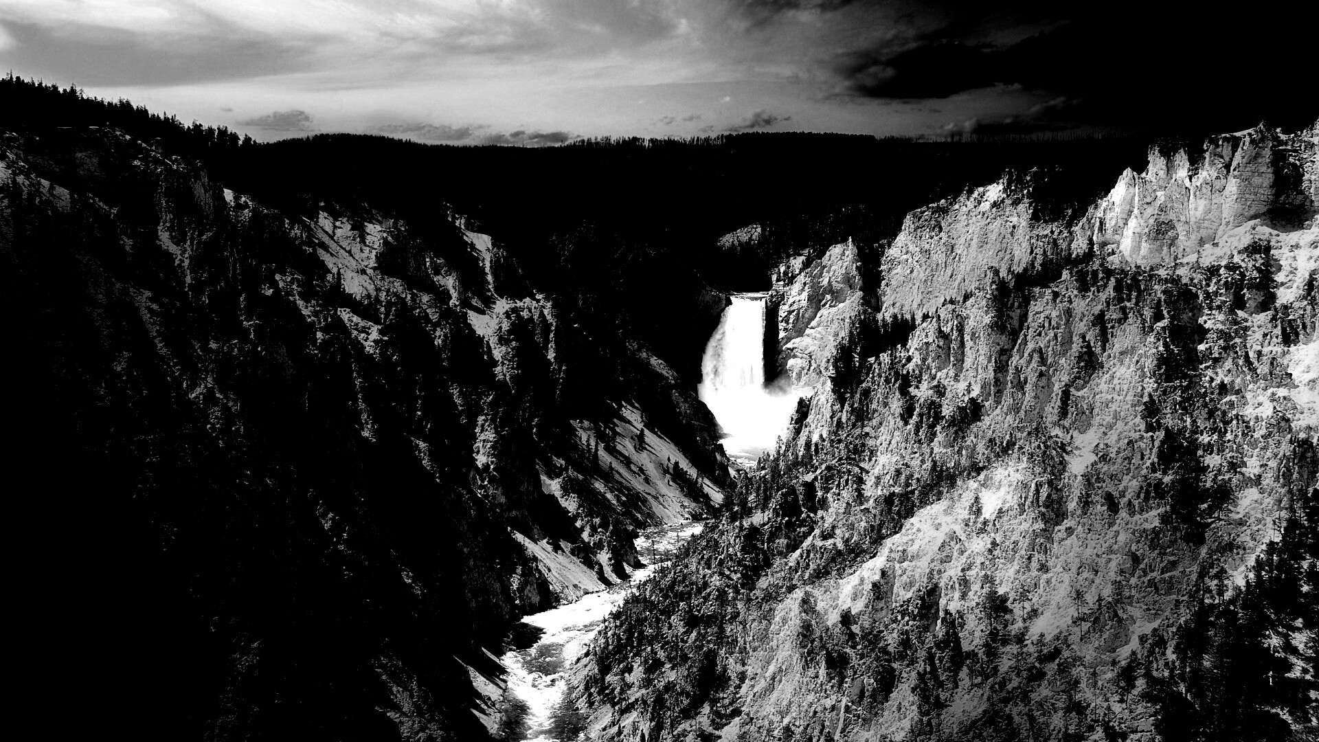 Водопад в скалистой местности обои