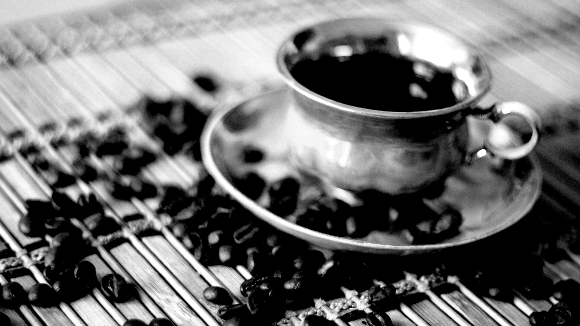 Чашка кофе и немного зерен обои