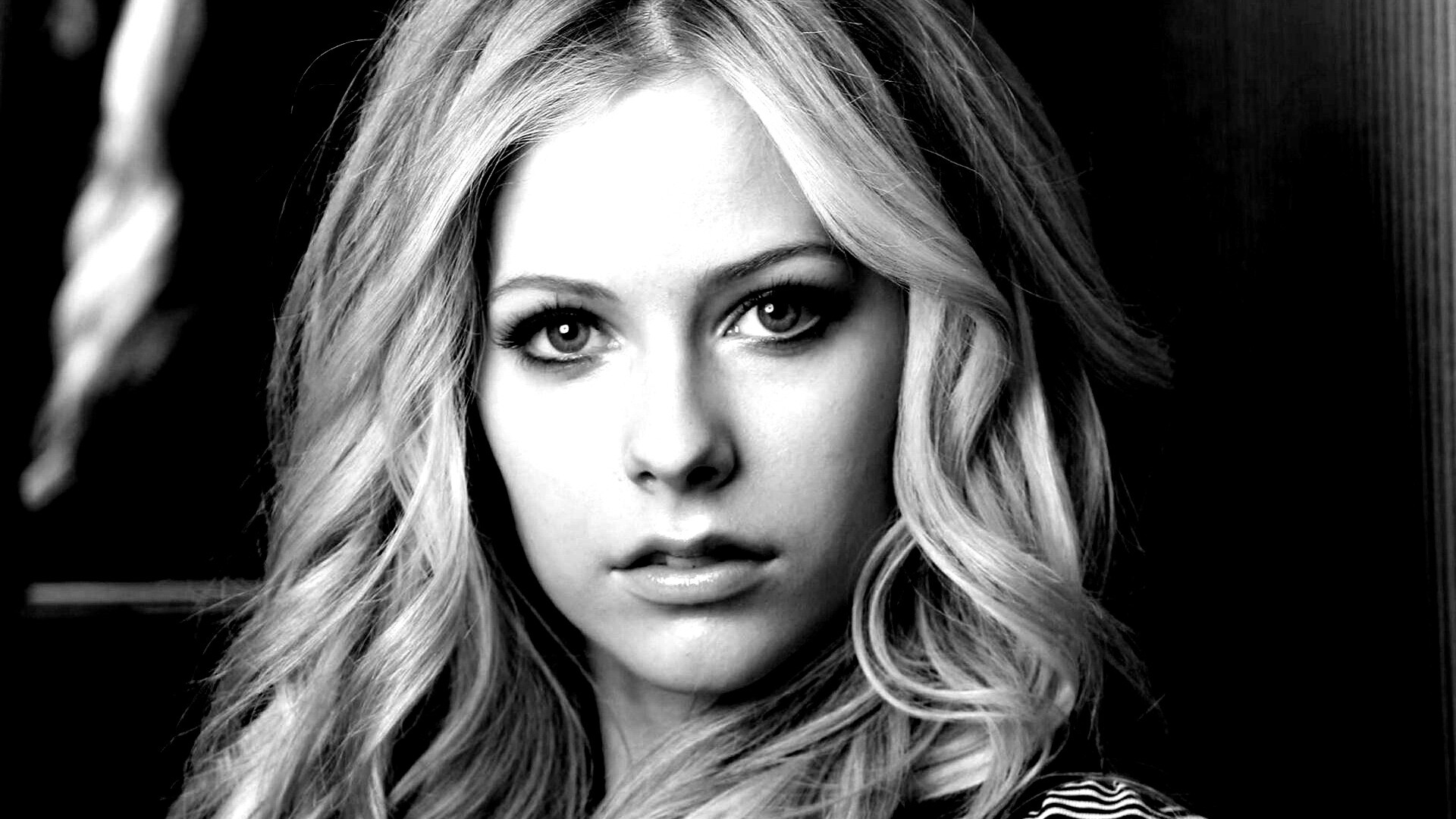 Блондинка Аврил Лавин обои