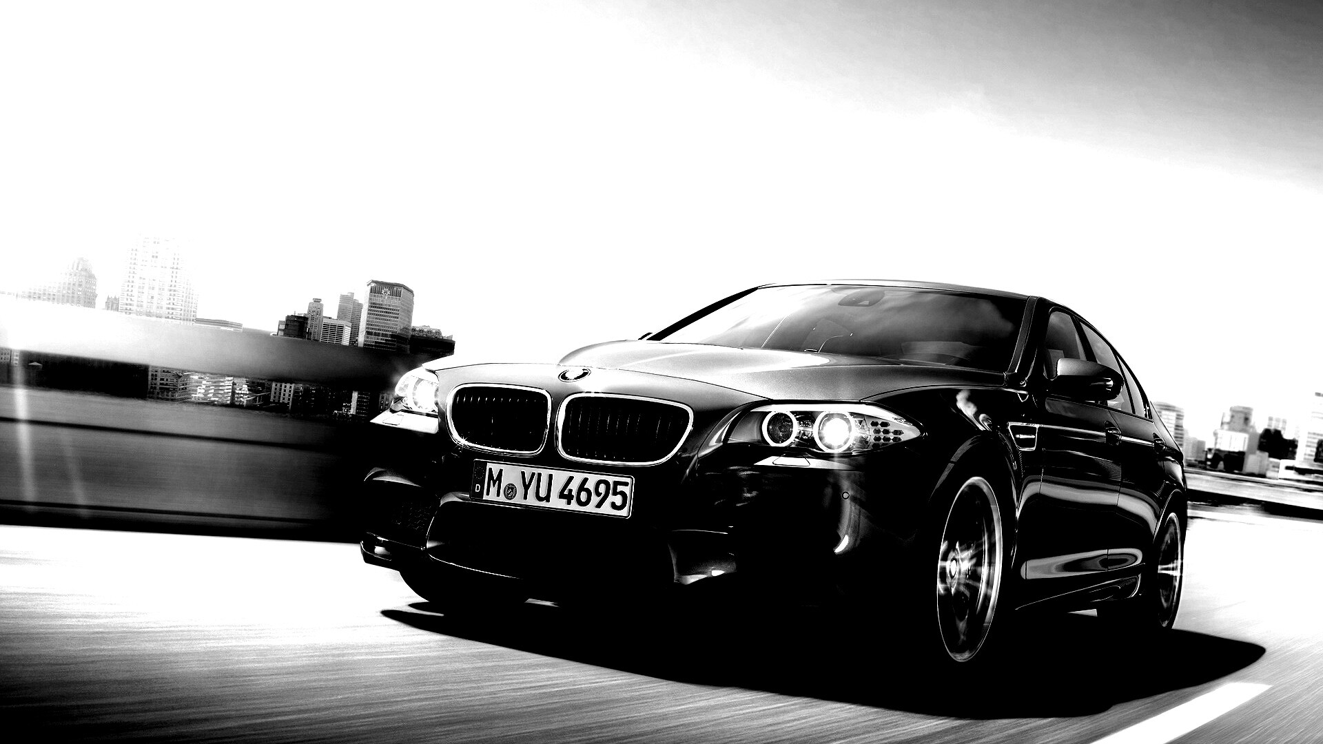 БМВ Ф10 в лучах солнца обои