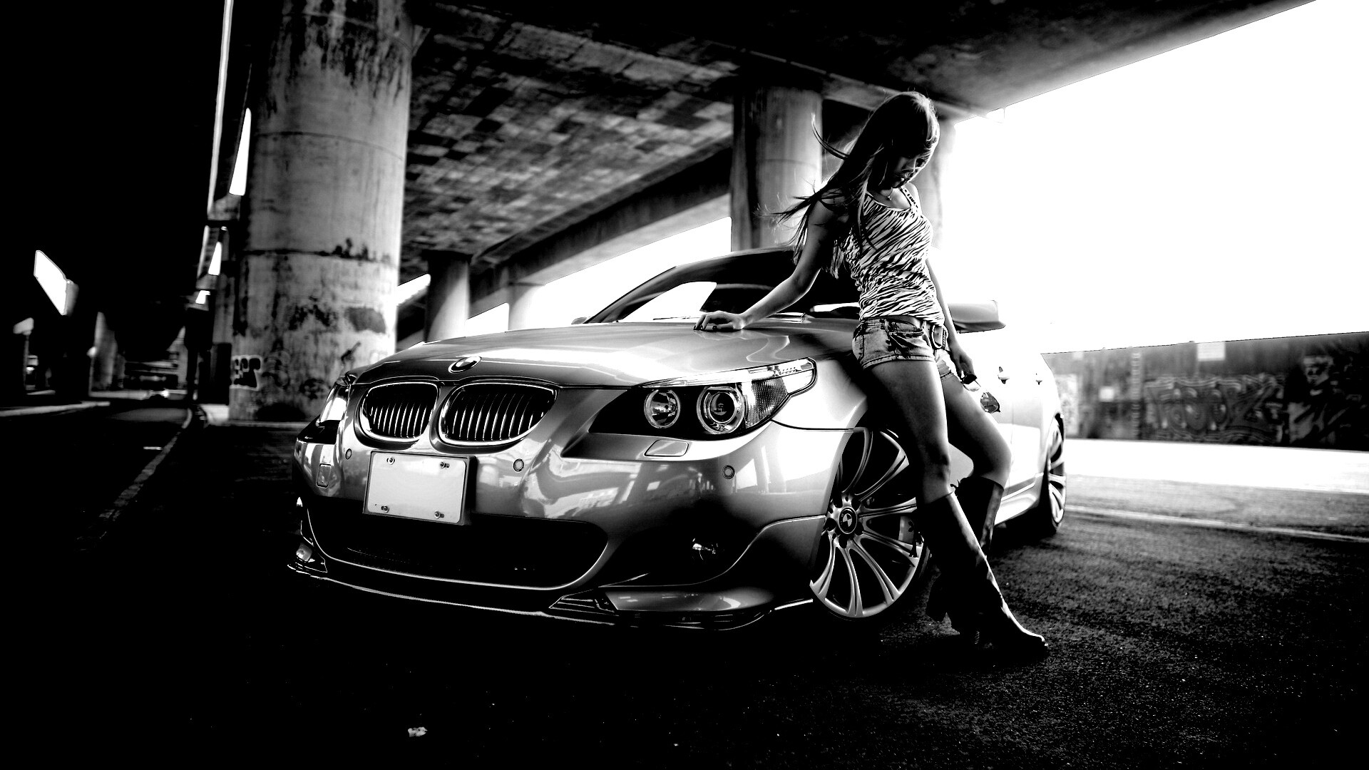 Девушка у BMW обои