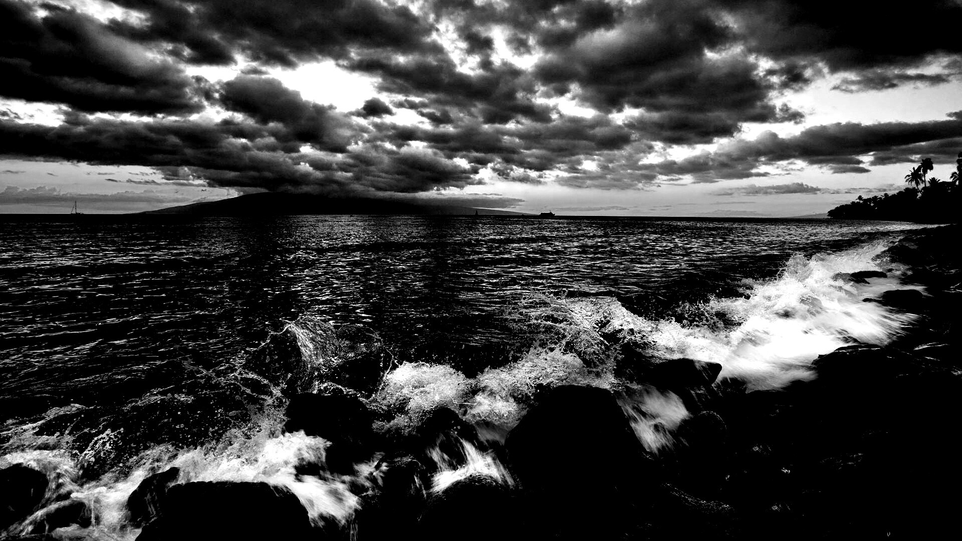 Неспокойно синее море.. обои