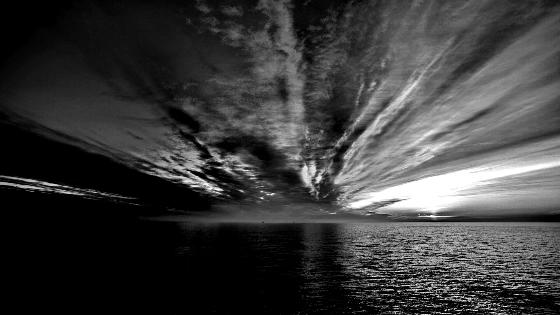 Закатное небо над морем обои