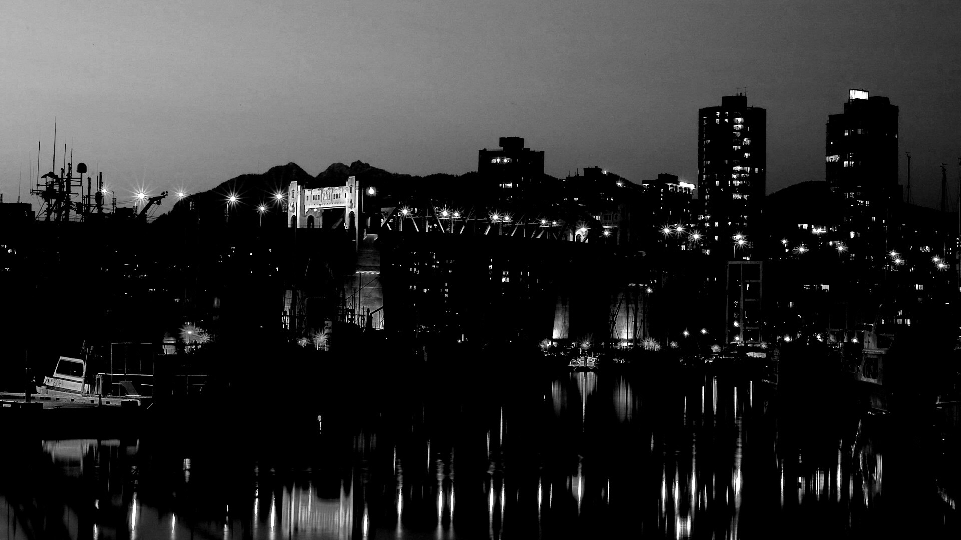 Мост и катера на закате обои