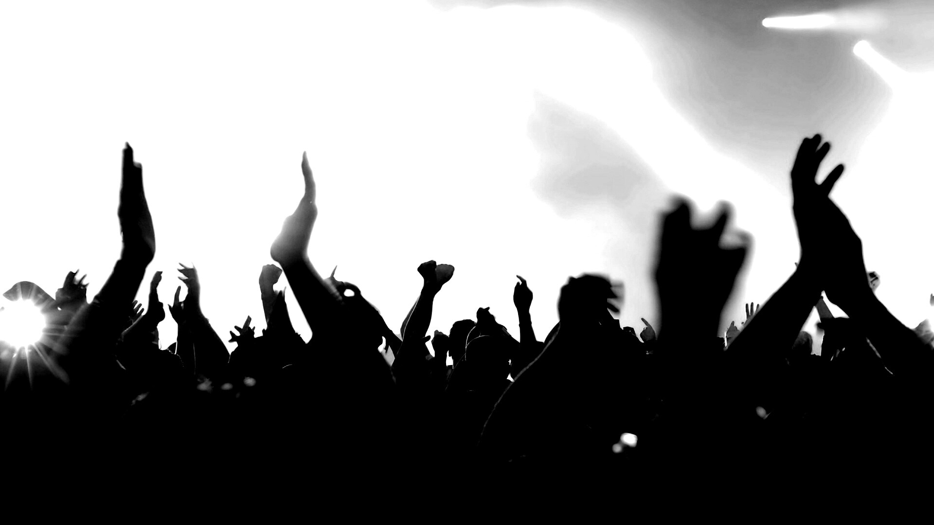 Руки людей на концерте обои