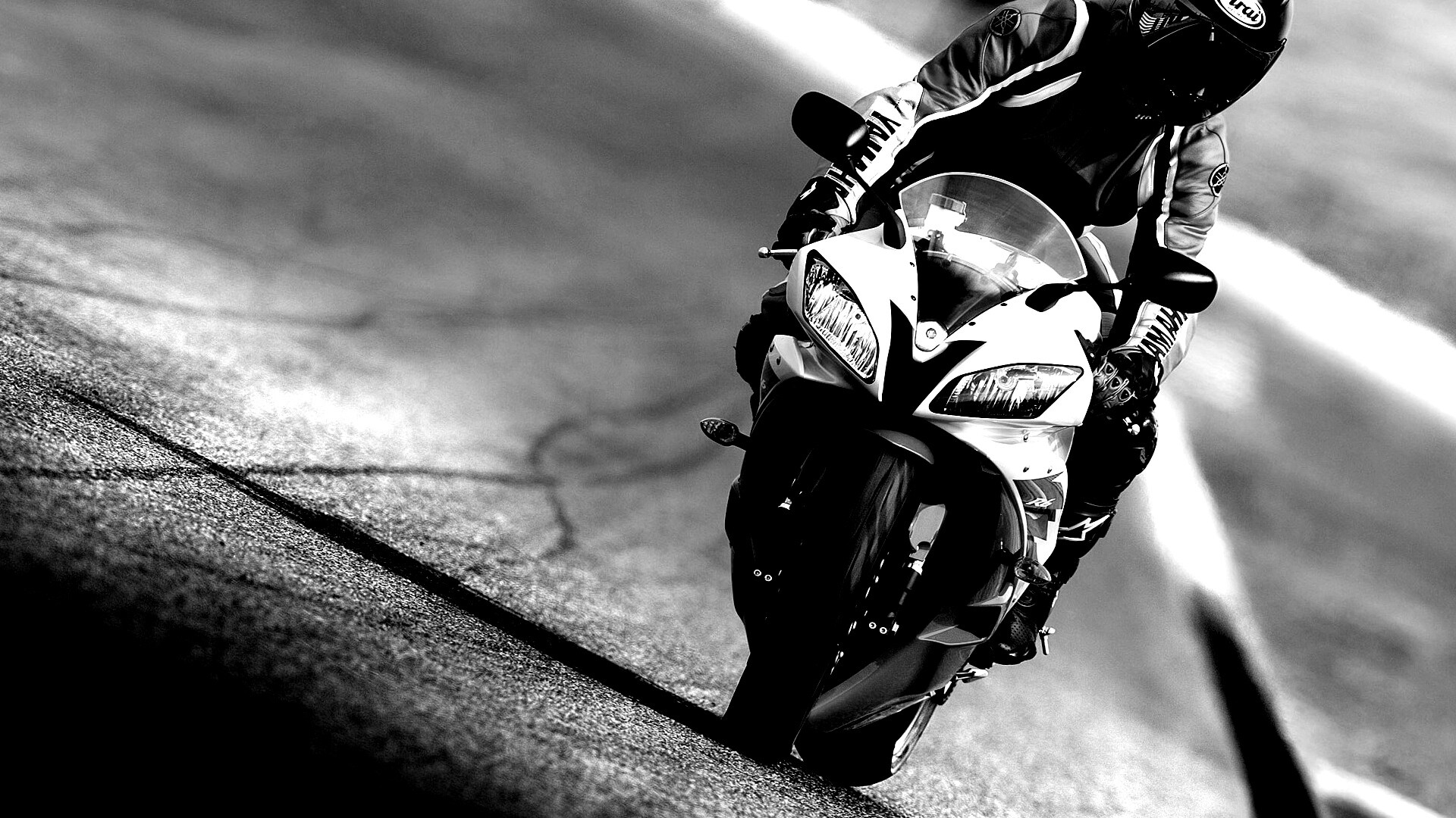 Мотоциклист на спортбайке обои