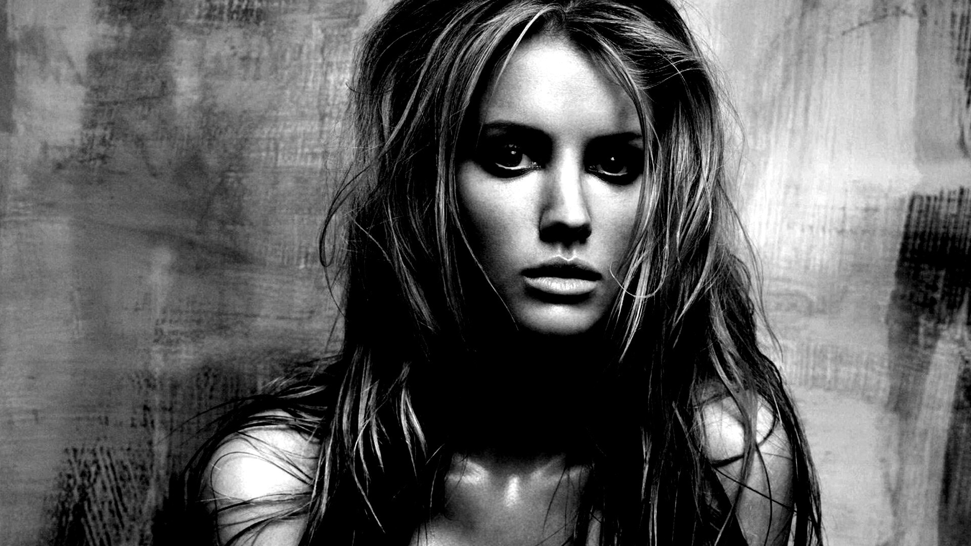 Брюнетка обои