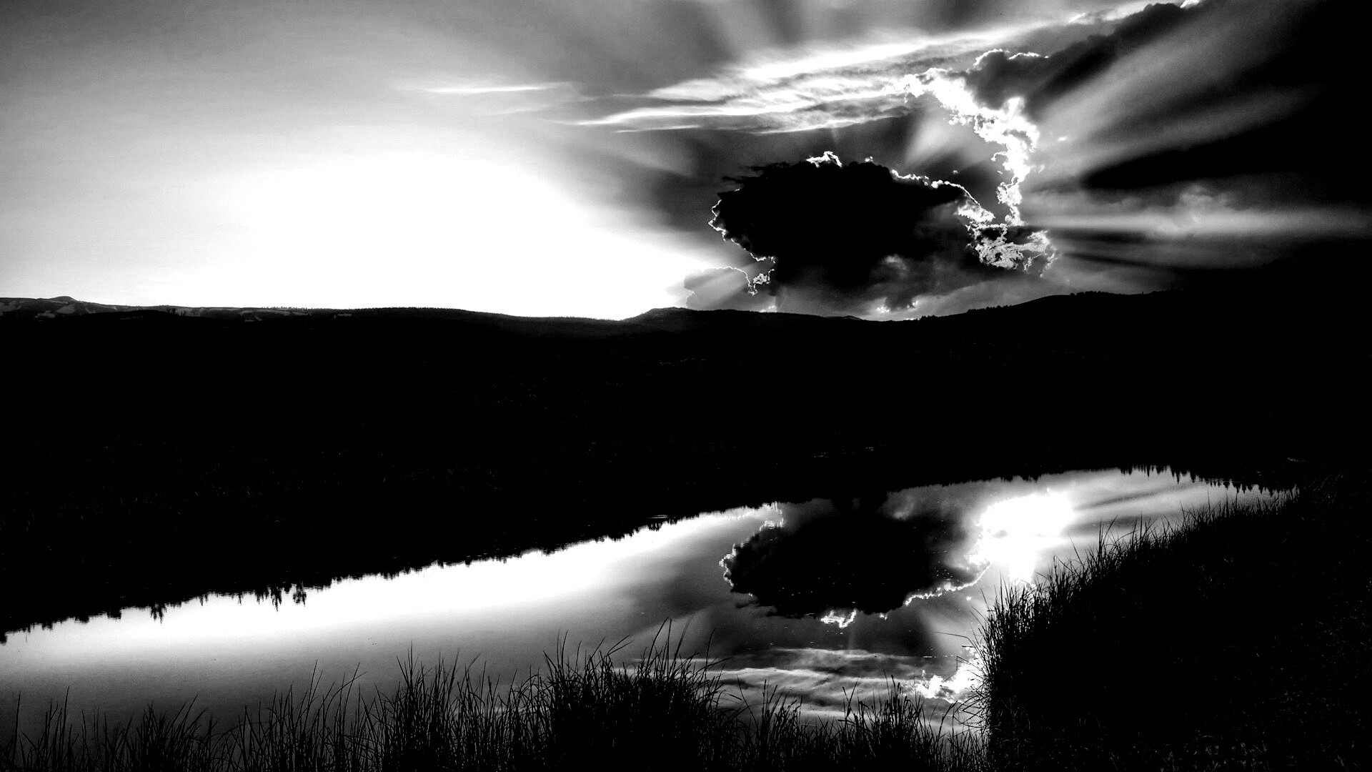 Облако над лугом обои