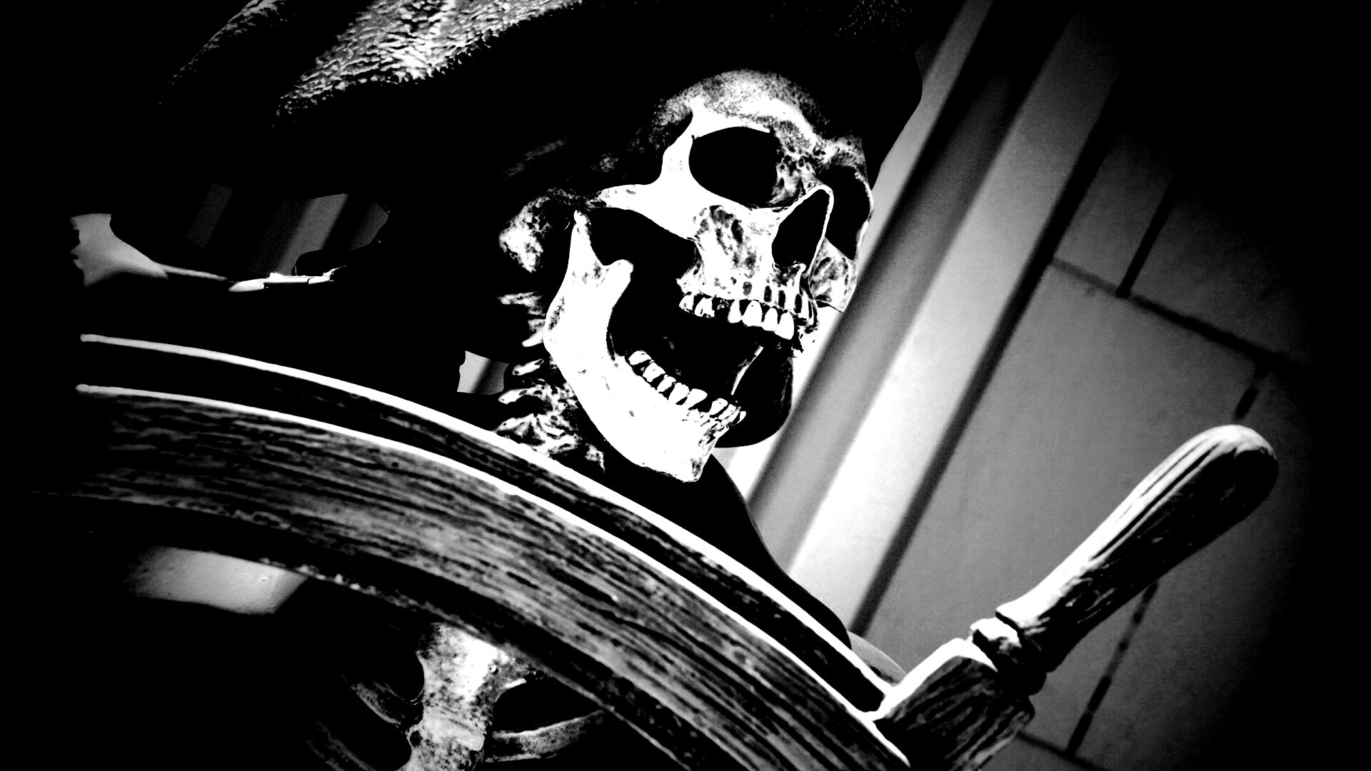 Скелет пирата за штурвалом обои