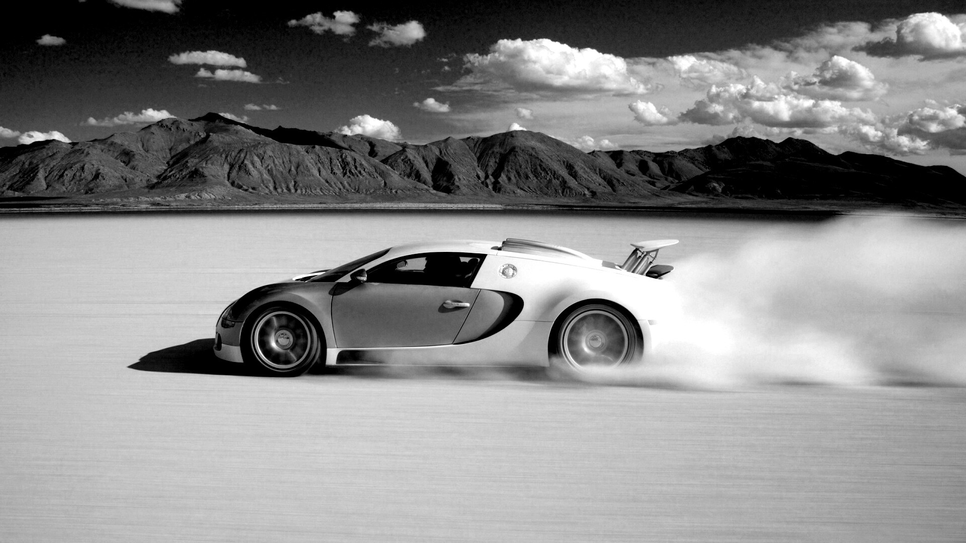 Бугатти в долине обои