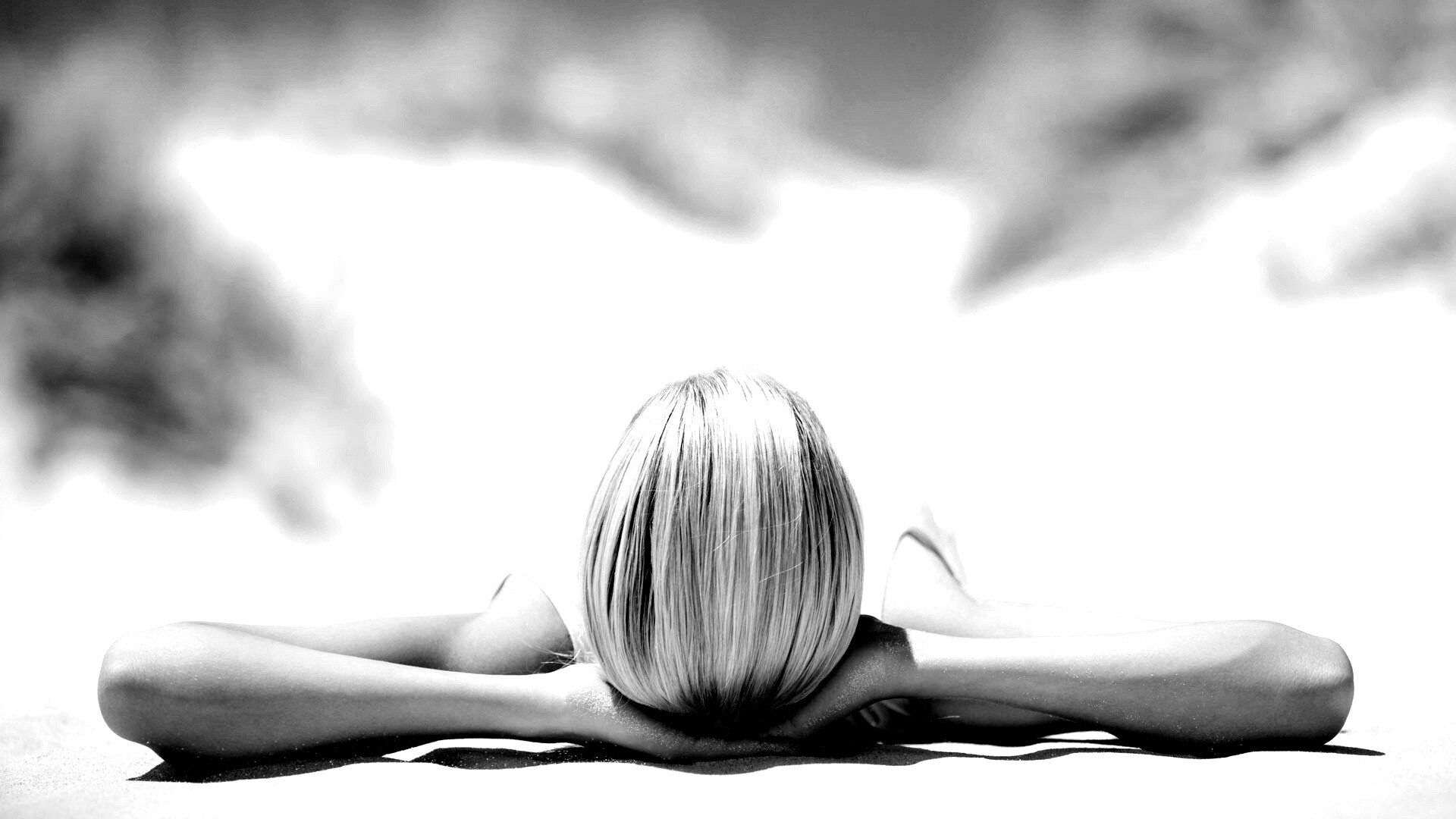 Девушка на солнце обои