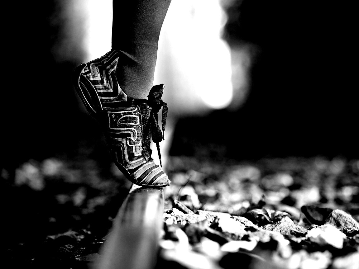 Разноцветные кроссовки обои