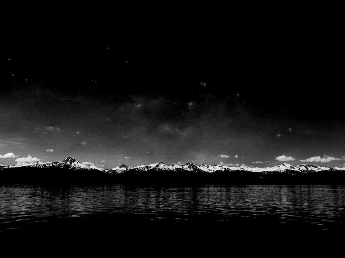 Горы за морем обои