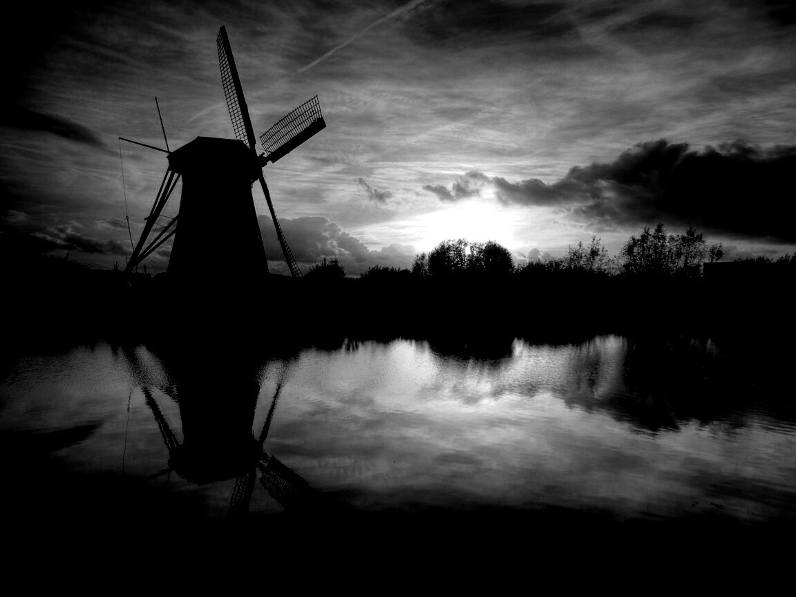 Мельница на озере обои