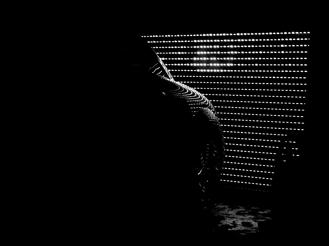 Машина в закрытом гараже обои