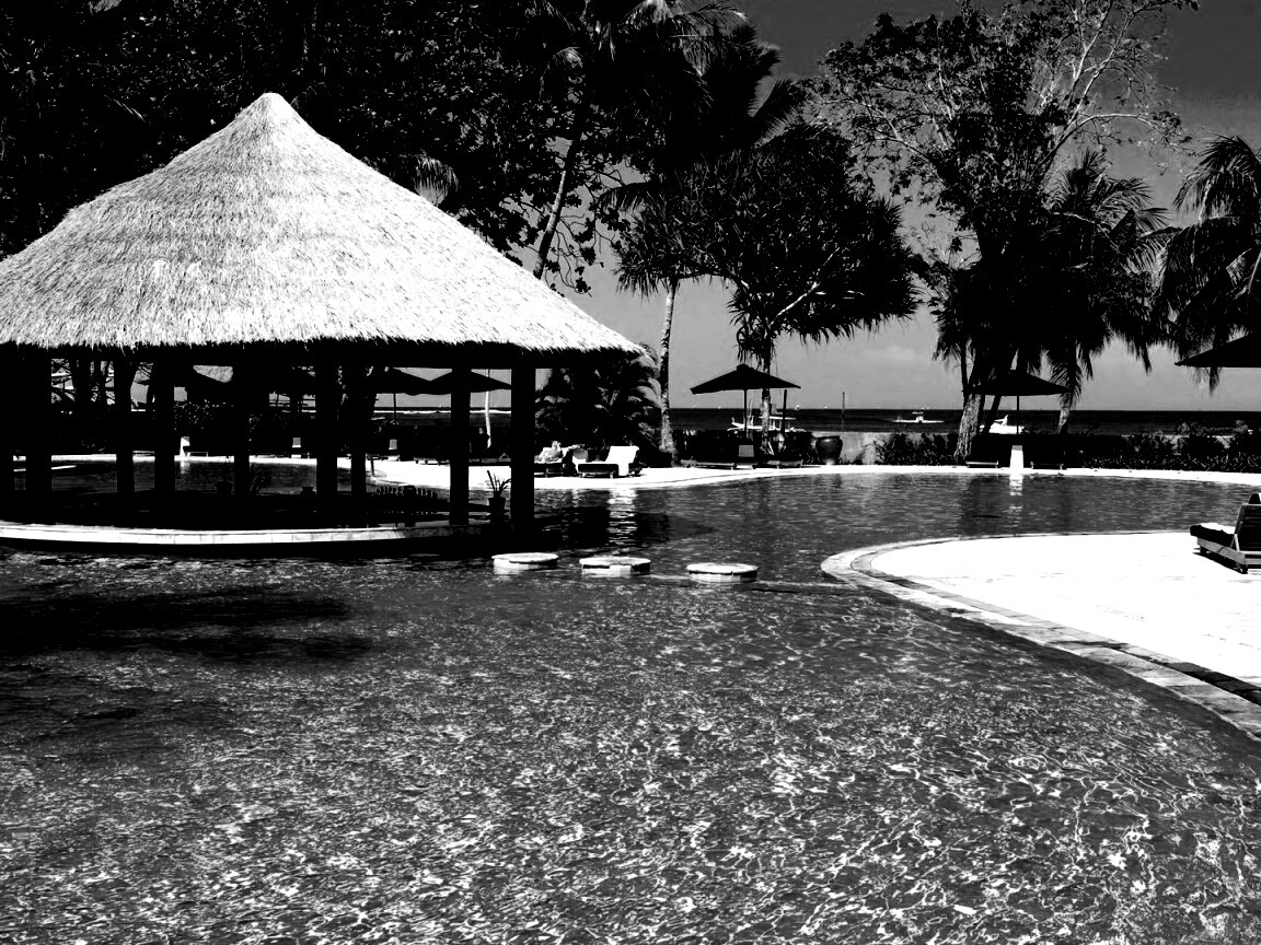 Бассейн отеля обои