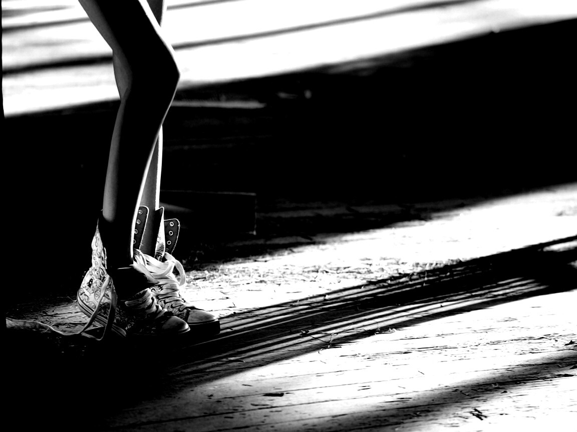 Ножки в кедах обои