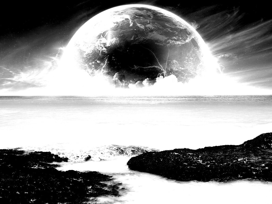 Огромная луна над океаном обои