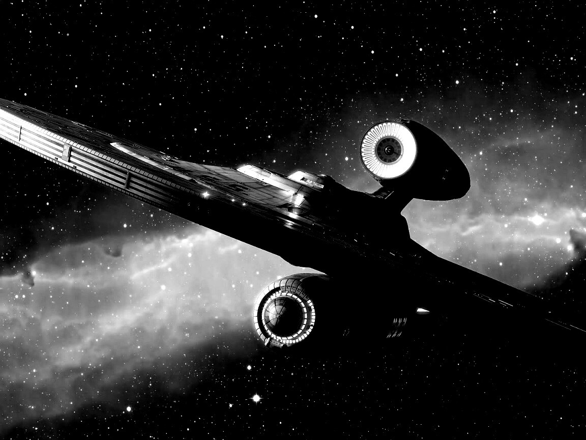 Космический корабль с двумя двигателями обои