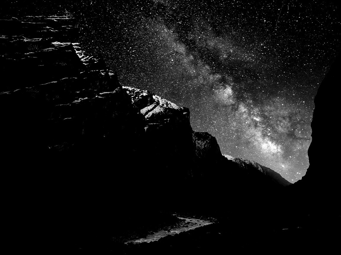 Обрыв под звездным небом обои
