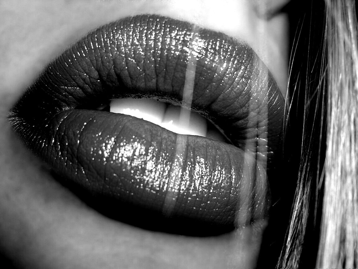 Сочные губы обои