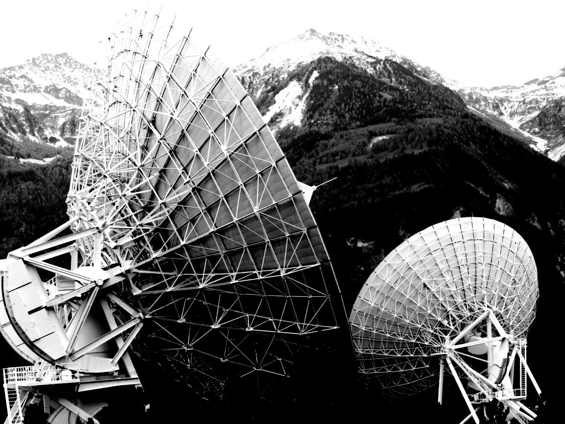 Локаторы в горах обои