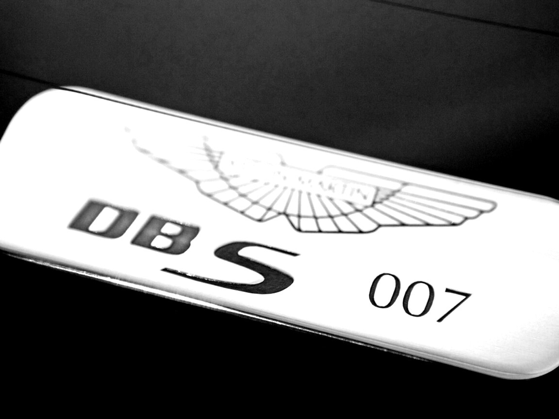 Астон Мартин Джеймса Бонда, табличка обои