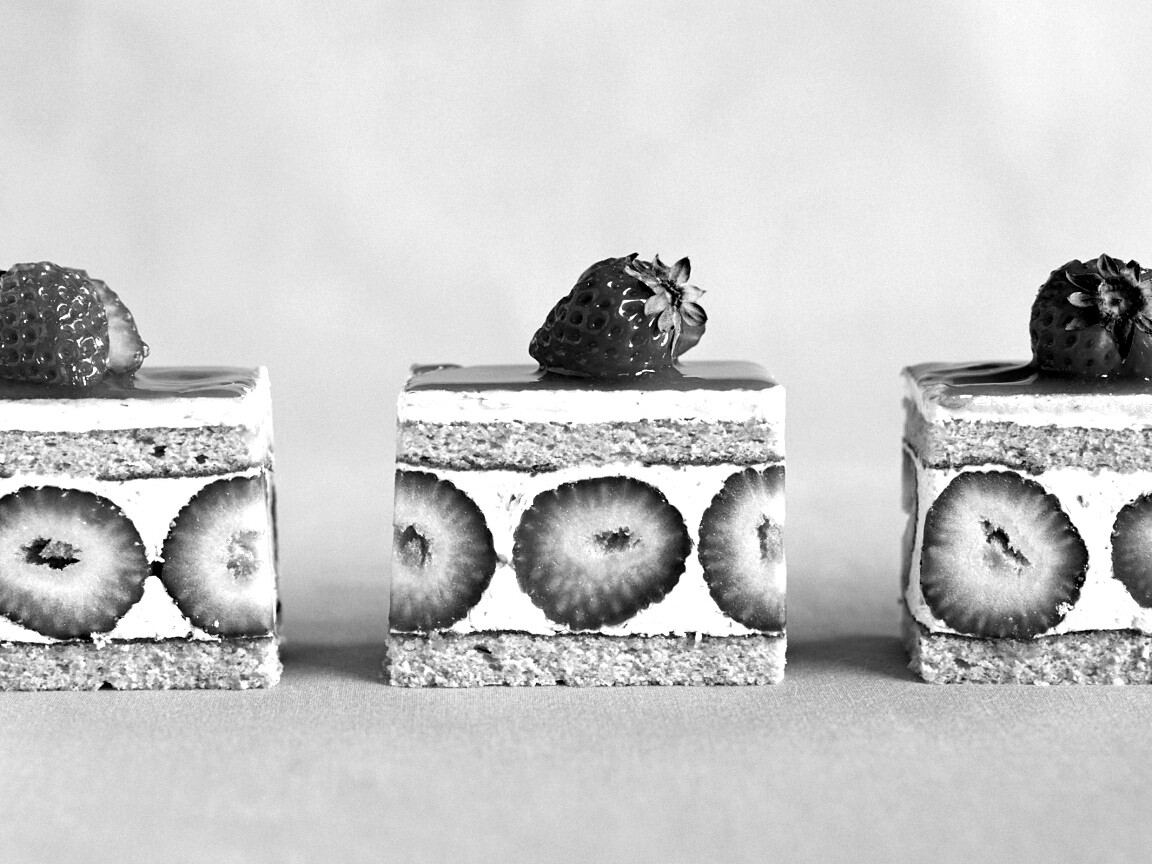 Ломтики клубничного торта обои