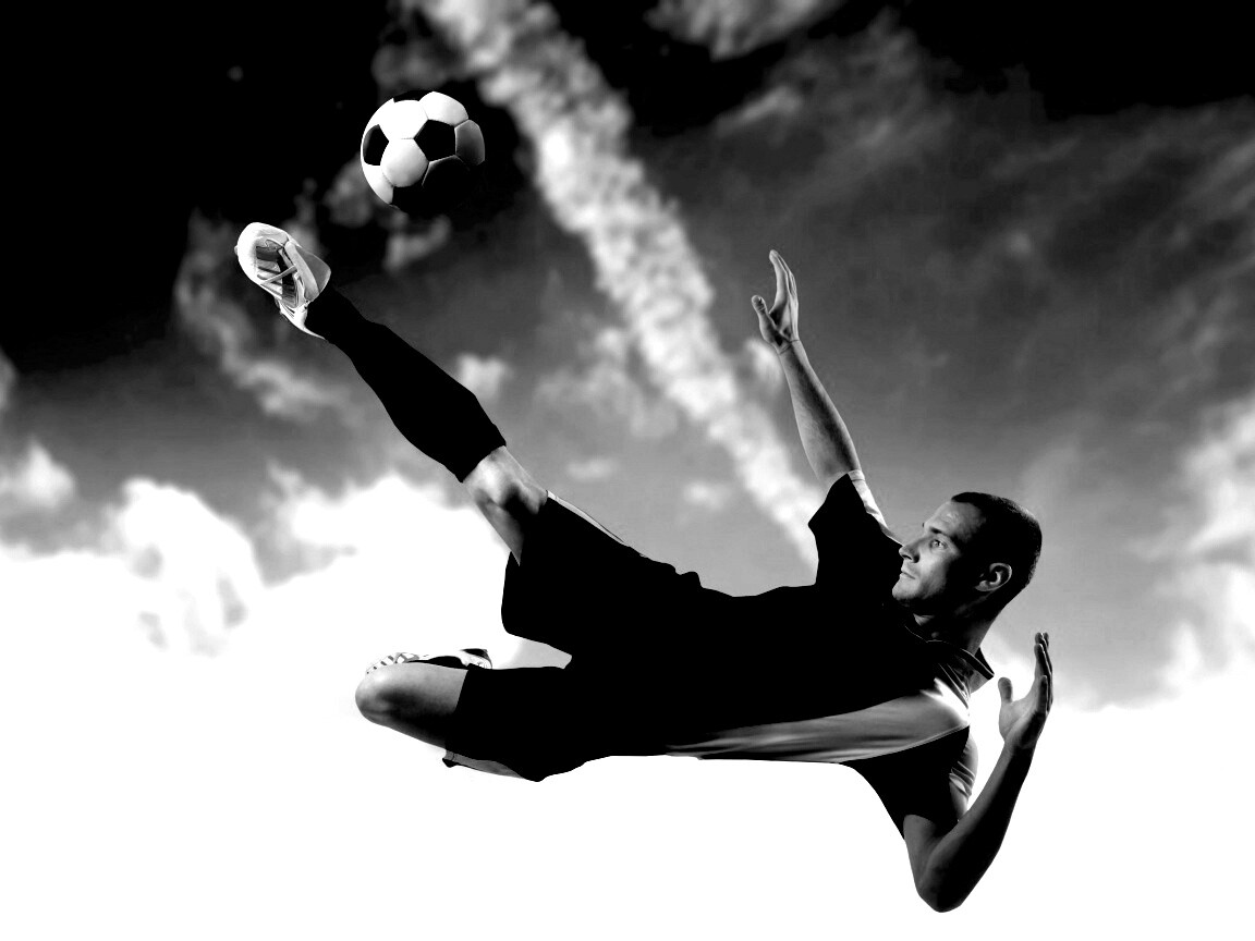 Удар по мячу обои