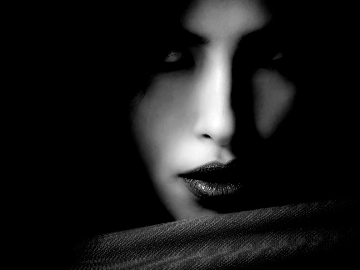 Женский взгляд обои