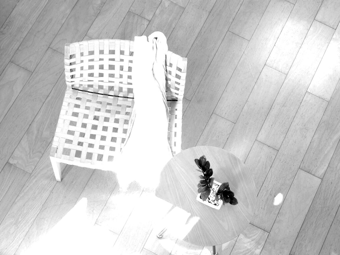 Отдых на плетенном кресле обои