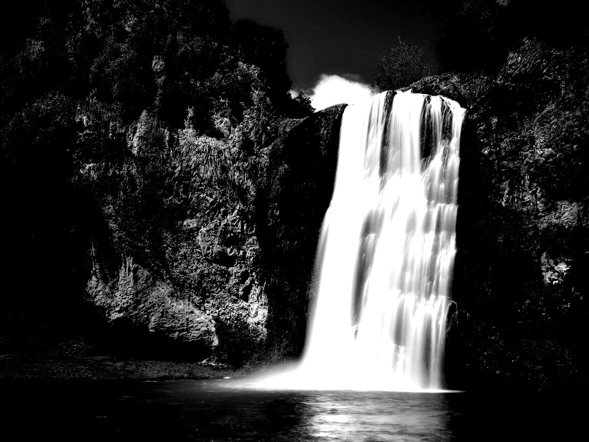 Скалистый водопад обои