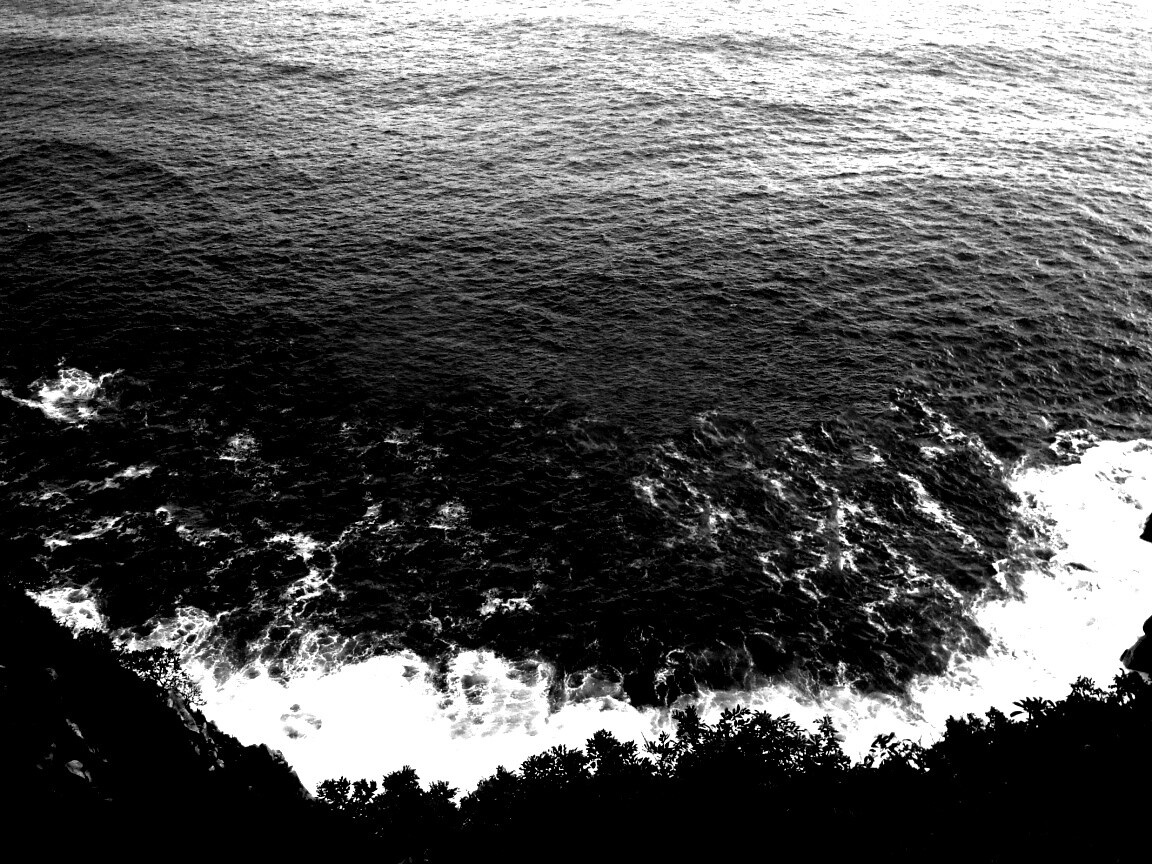 Утёс у красивого моря обои