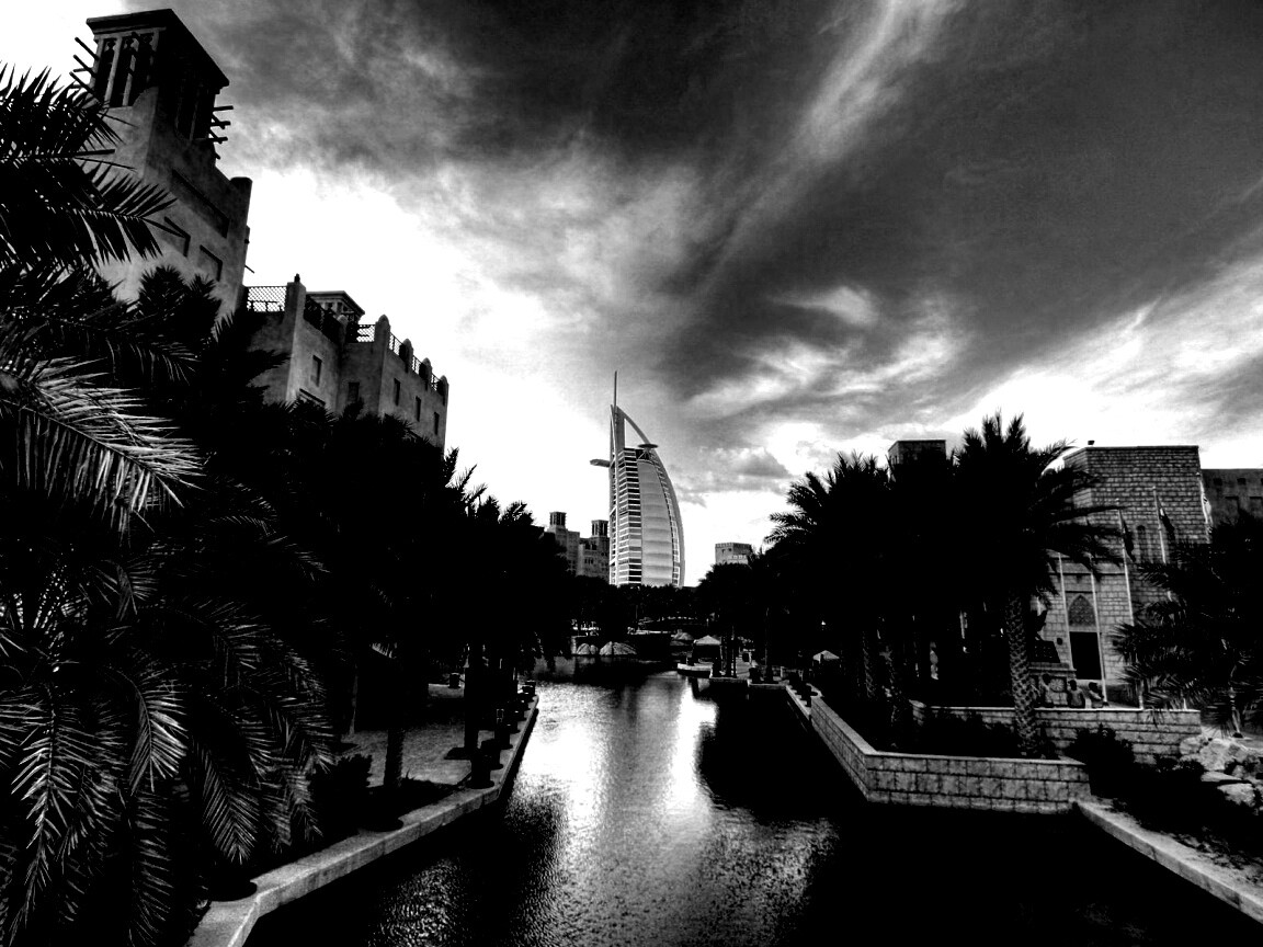 Вид на гостиницу Бурдж Аль Араб в Дубае обои