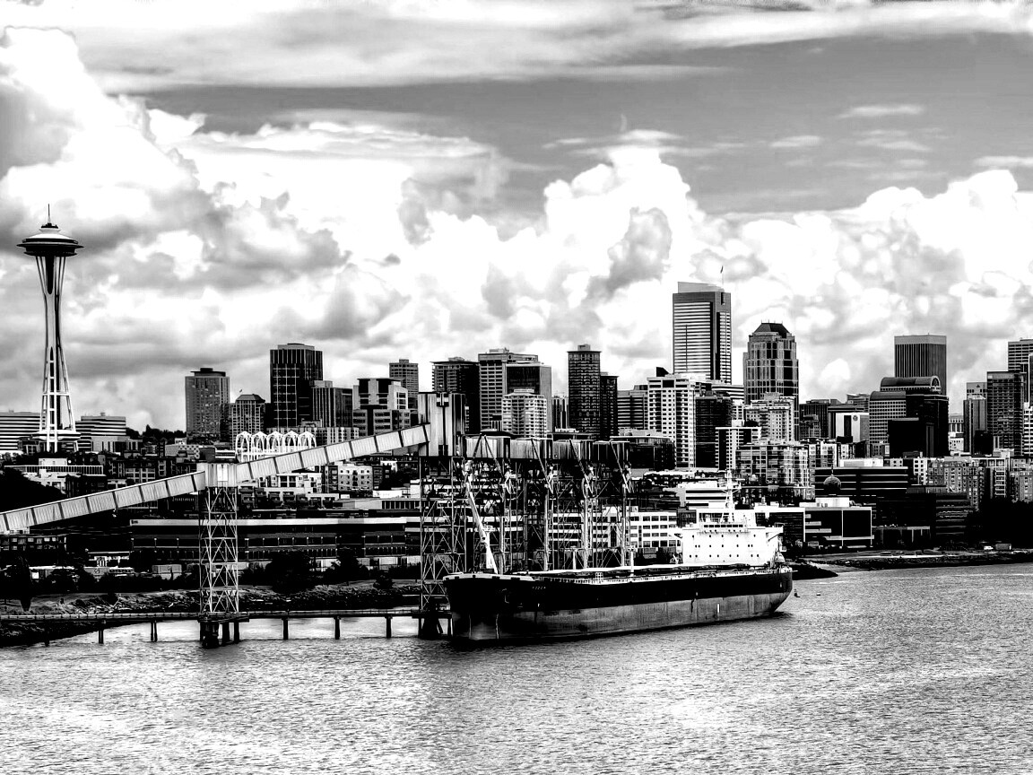 Баржа в ожидании отплытия обои