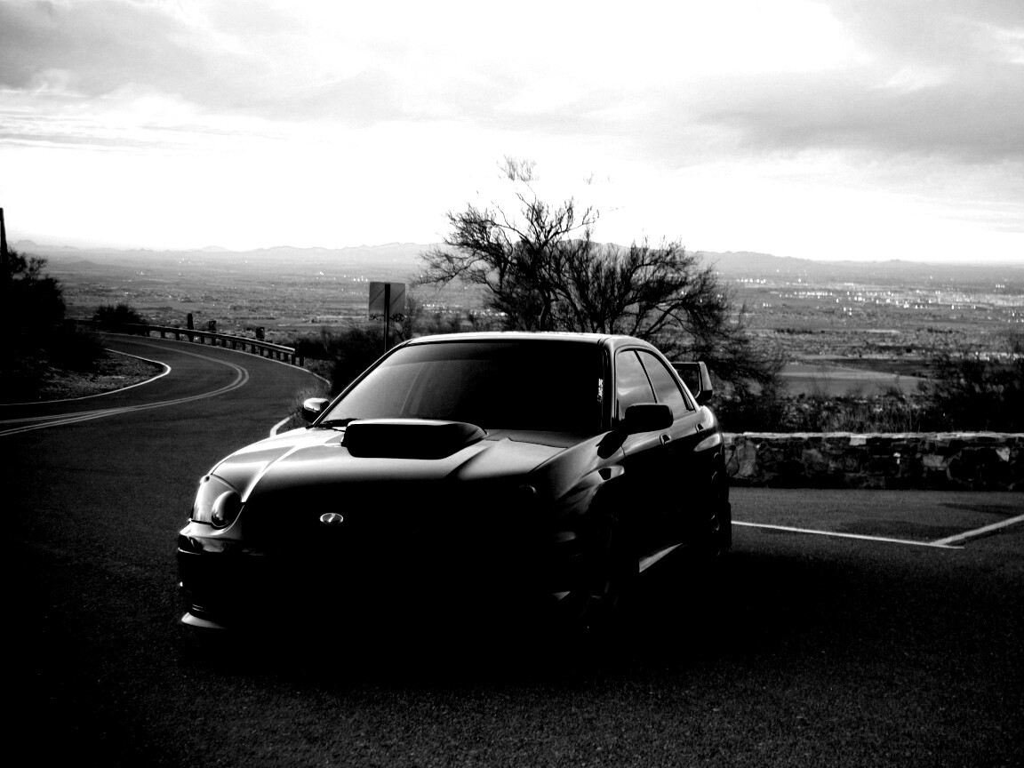 Субару на смотровой алощадке в горах обои