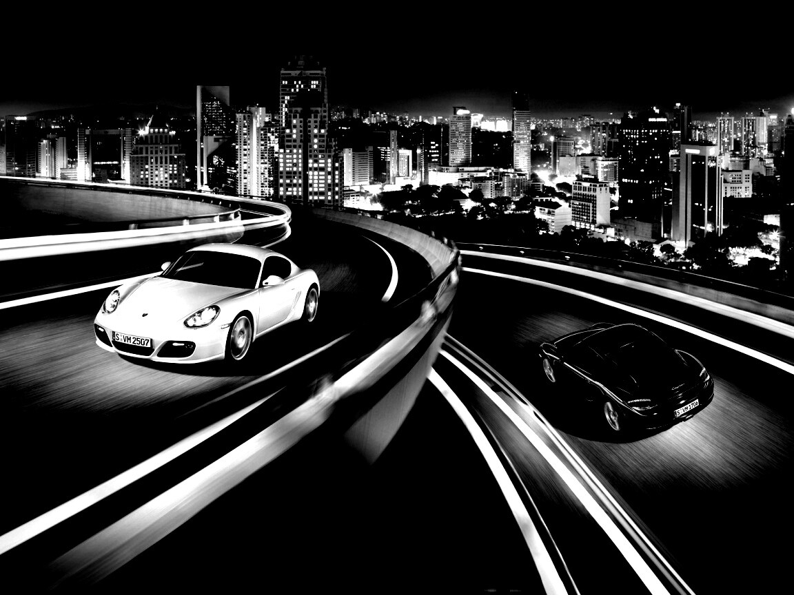 Черный и белый Porsche на автомагистрале. обои