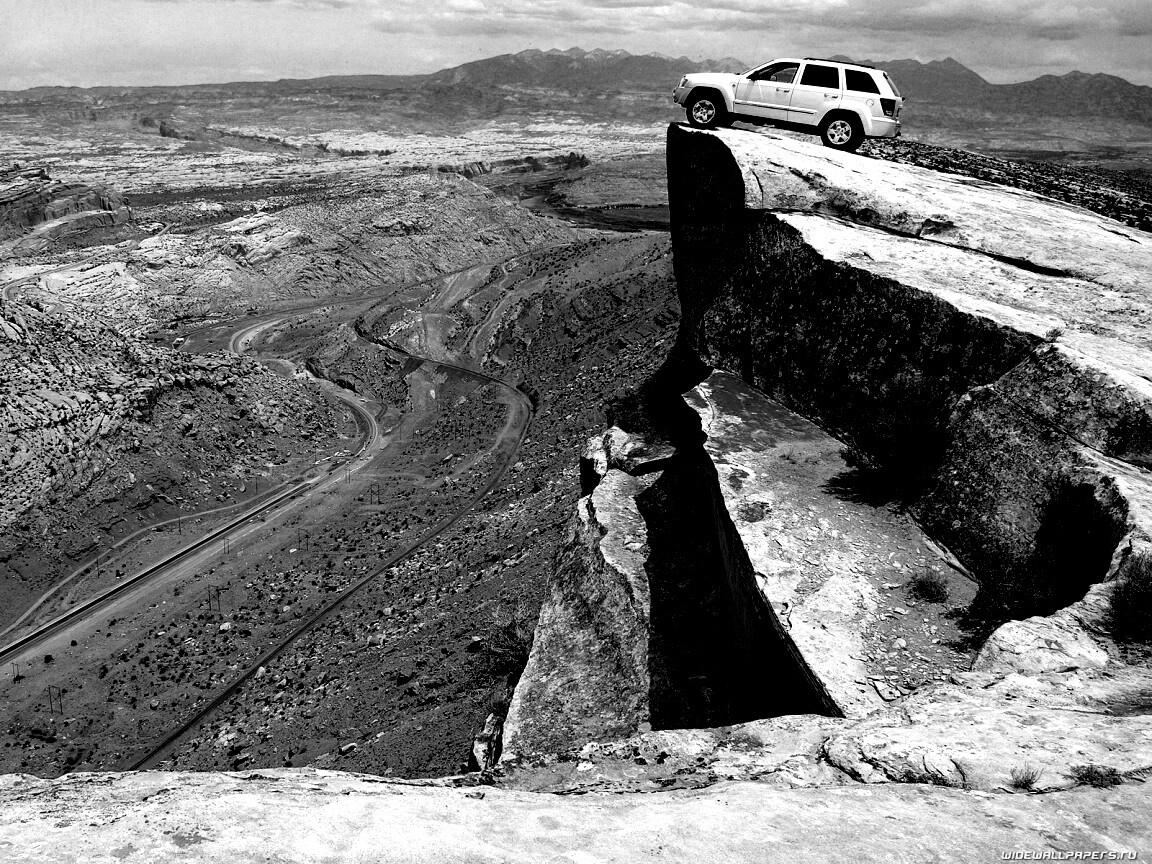 Внедорожник в горах обои