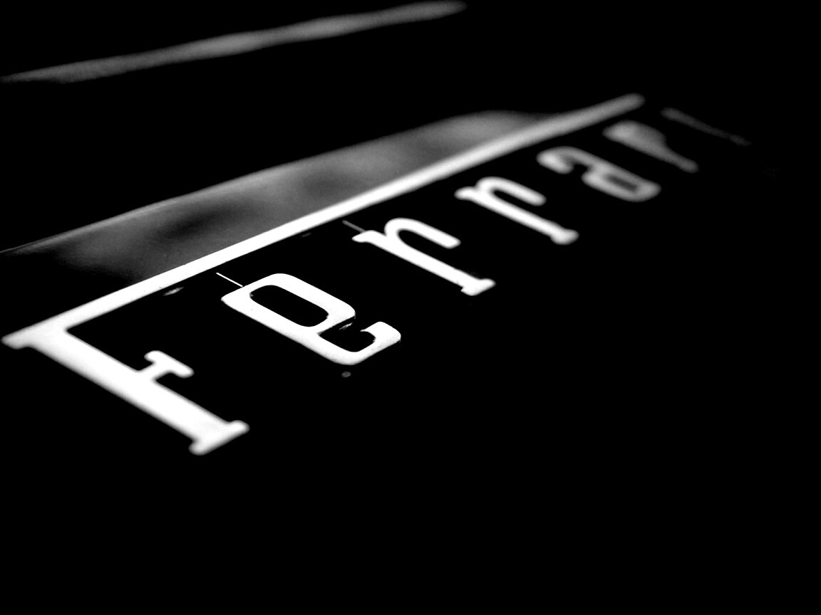 Хромированный логотип Ferrari обои