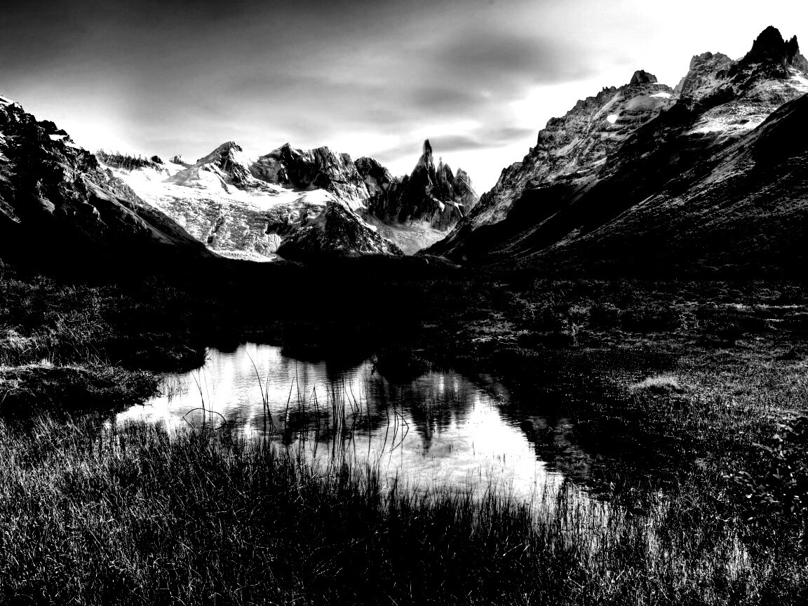 Болота на фоне гор обои