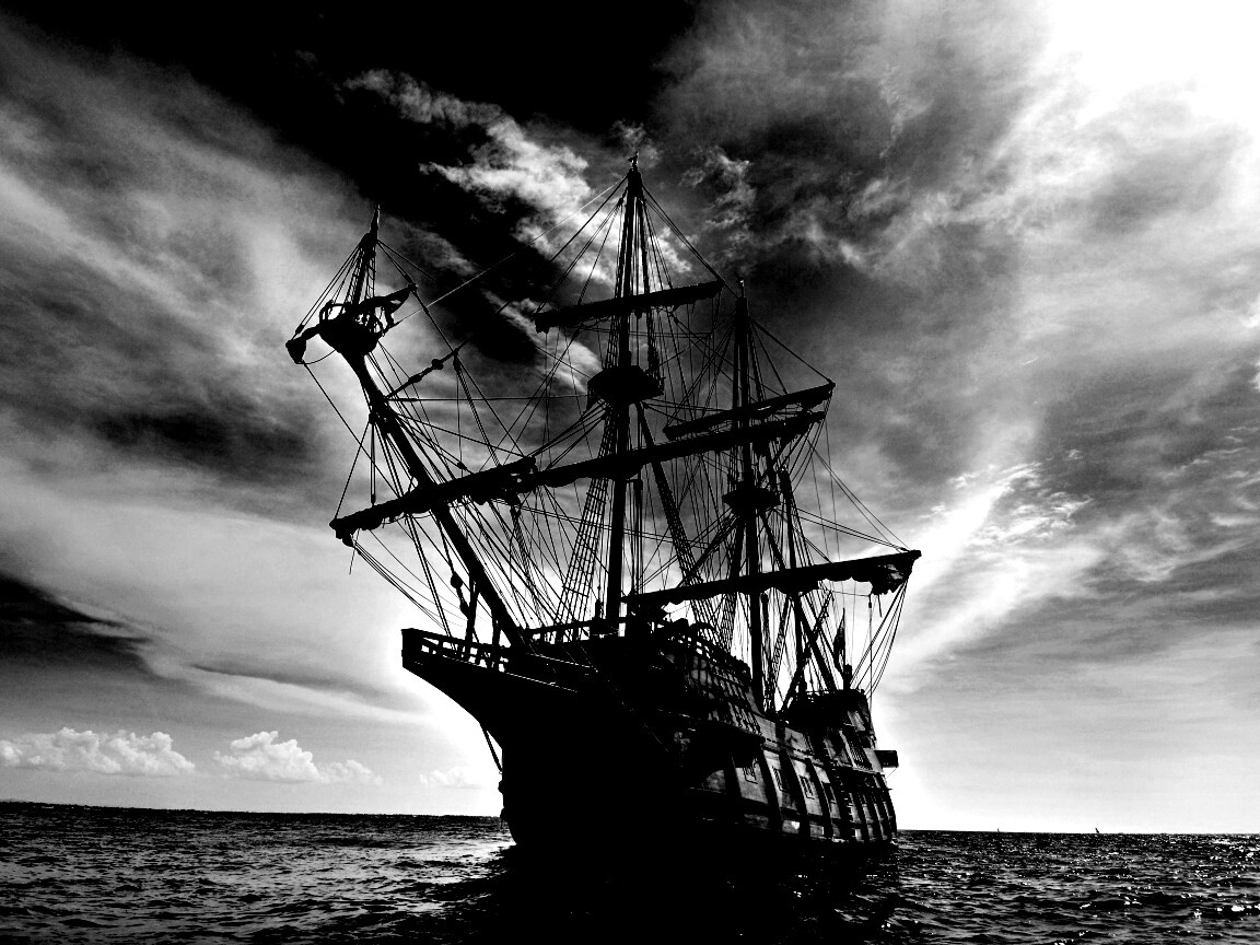 Галеон в море обои