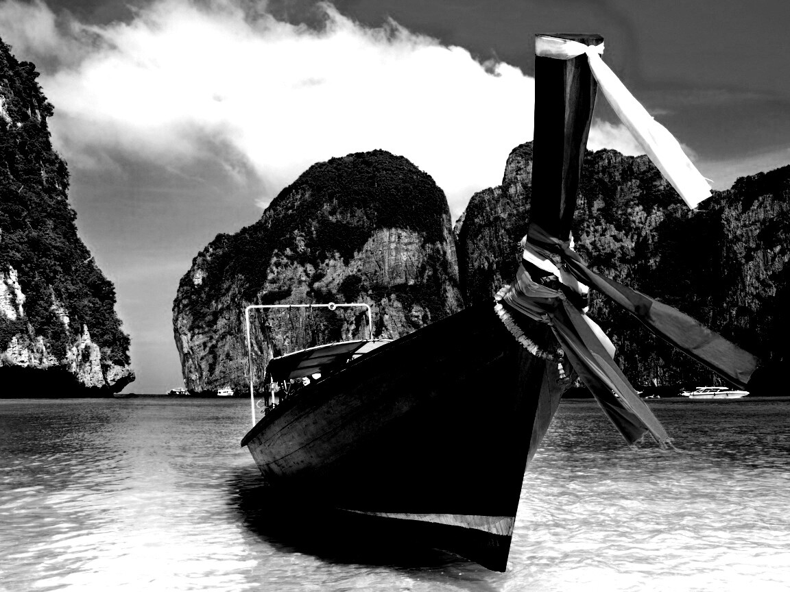 Лодка в райских водах обои