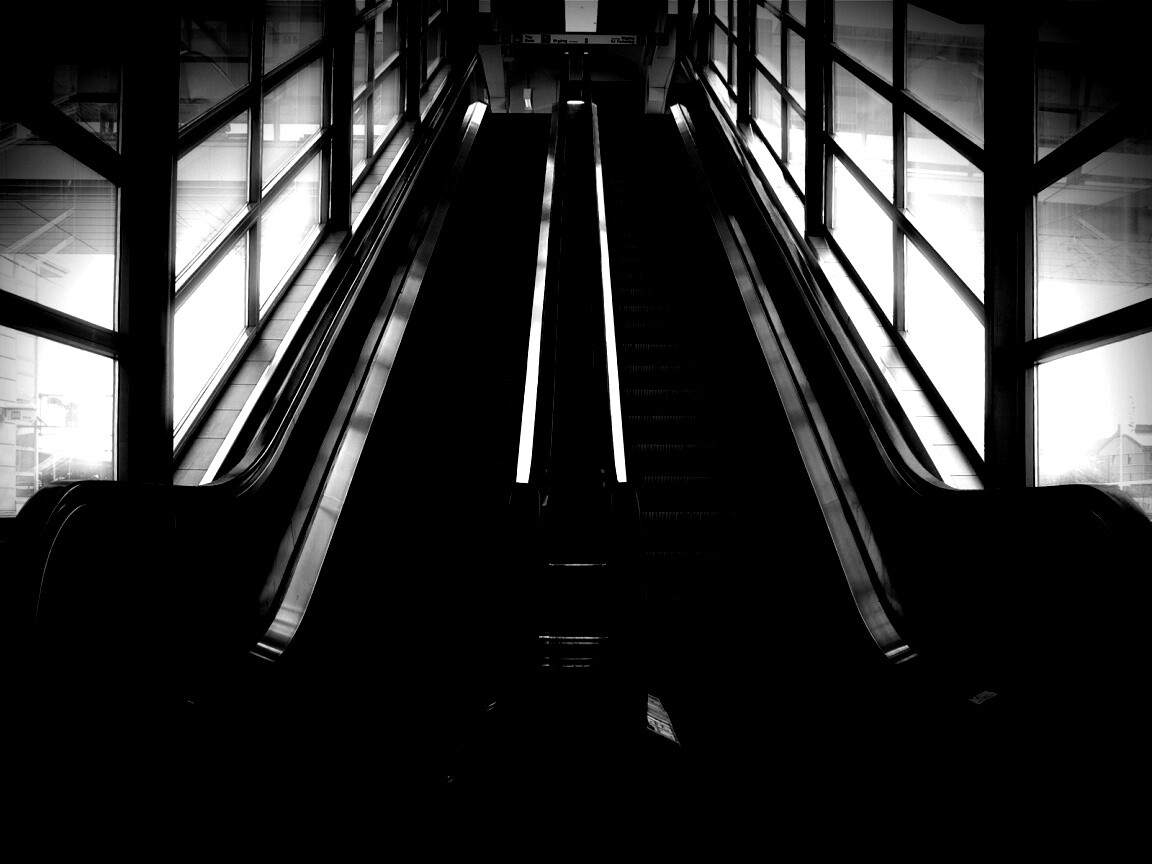 Эскалаторы снизу обои