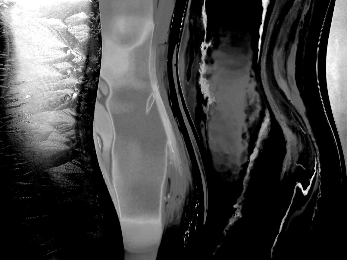 Цветные линии на стекле обои