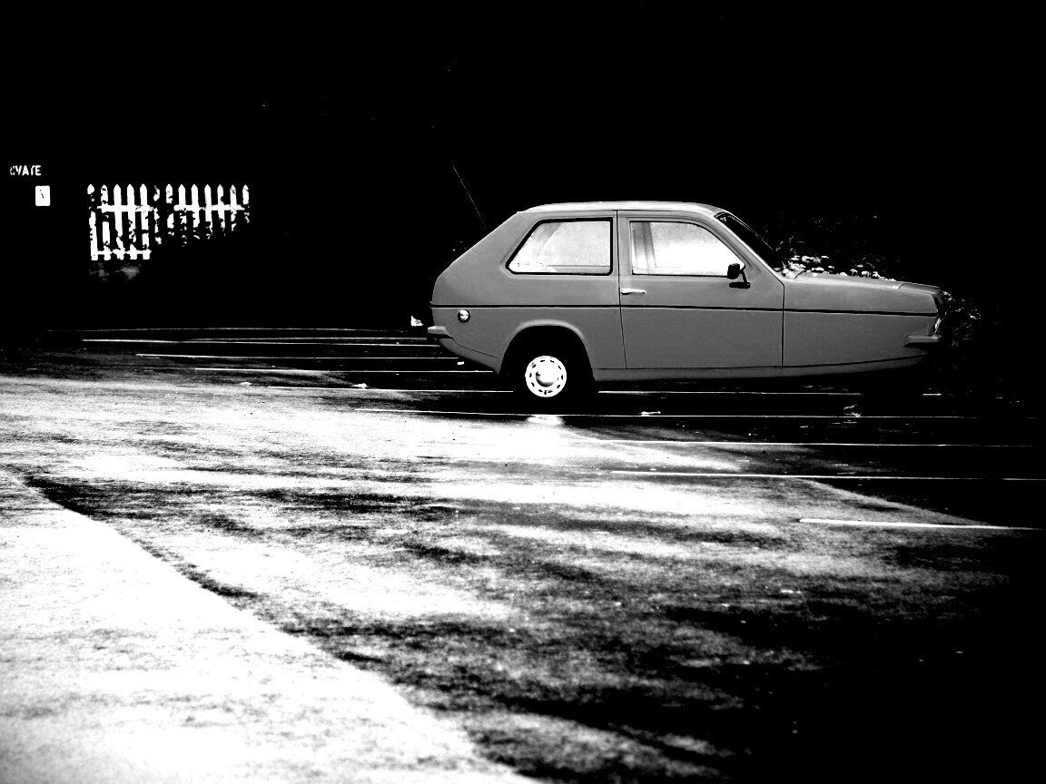 Трёхколёсный ретро автомобиль обои