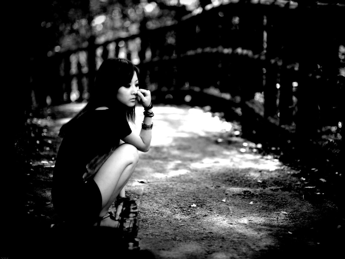 Грустная японская девушка обои