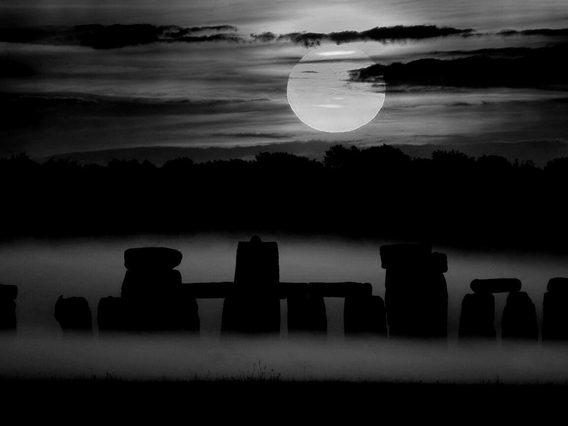 Стоунхэндж в утреннем тумане обои